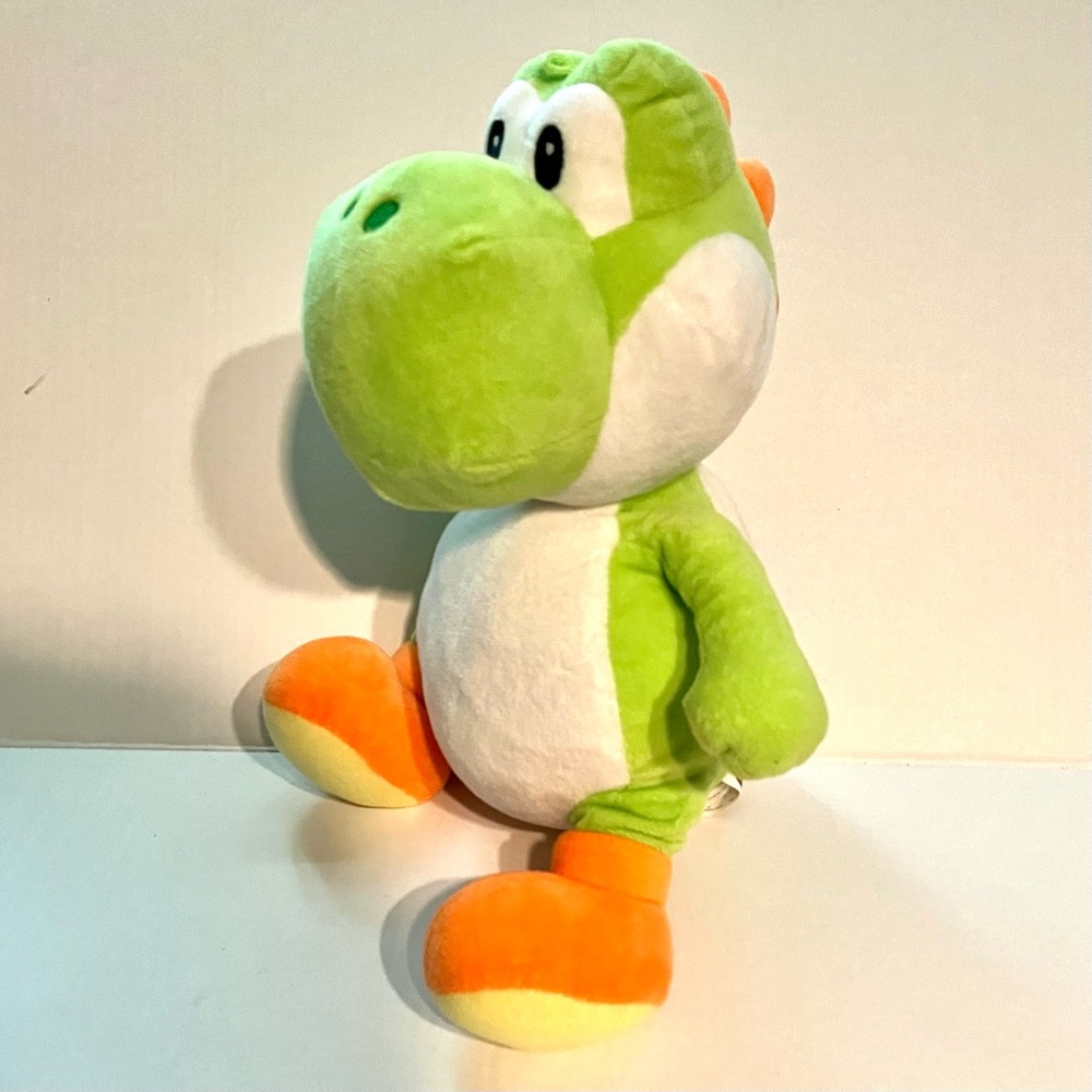 Pre-Owned Nintendo Super Mario 14 Inch Yoshi Plush Pillow Toy, Soft, Green